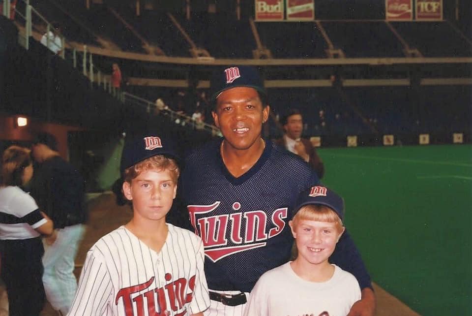 This guy came across Tony Oliva's brother : r/minnesotatwins